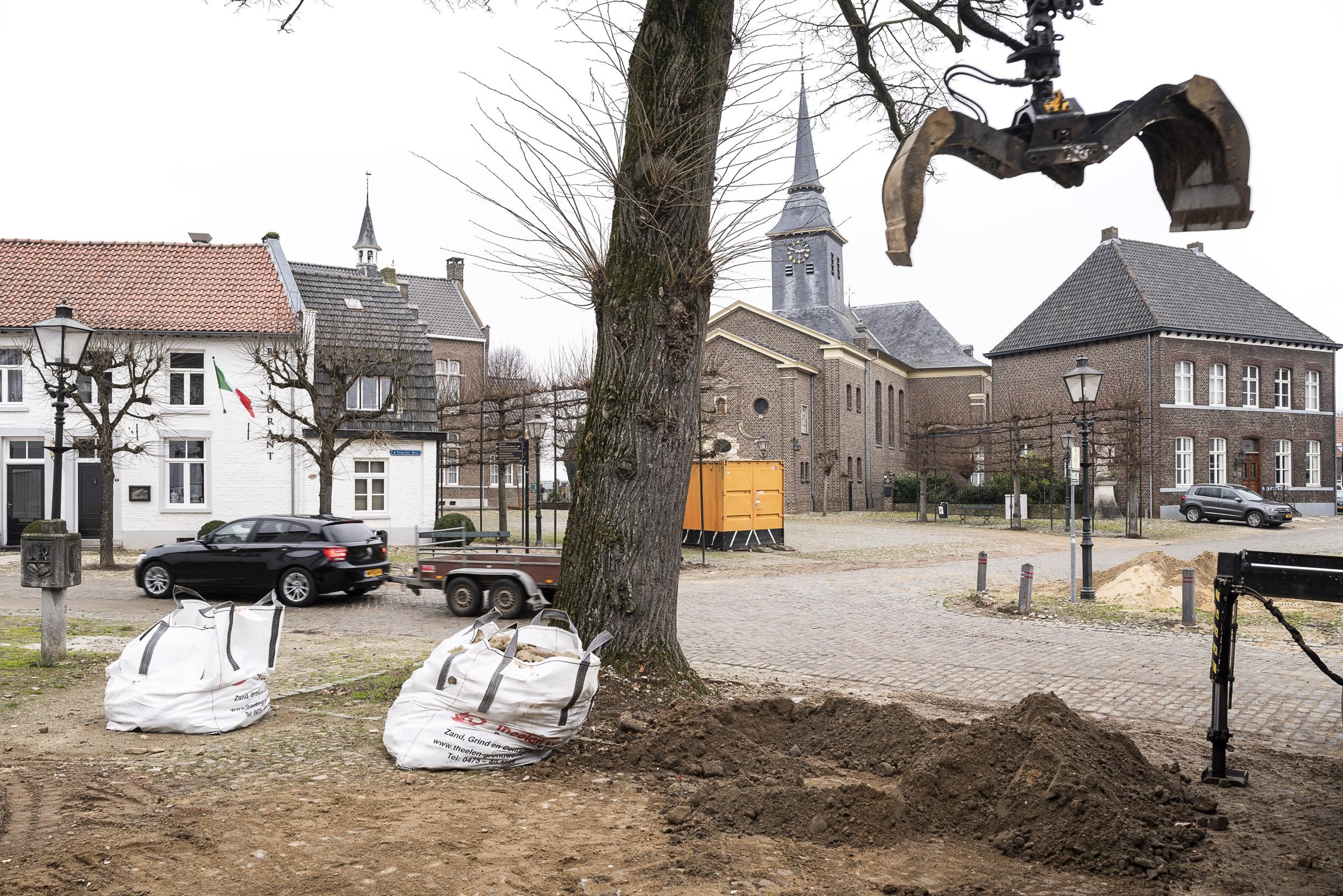 Dorpskern gaat op de schop: voorzichtig opereren in de smalle straatjes van historisch Stevensweert